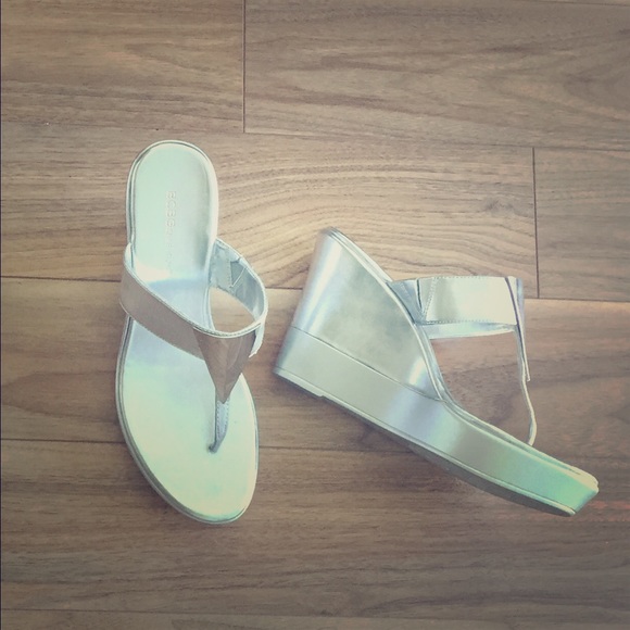 🎈🎈SALE 🎈🎈BCBG wedge sandals