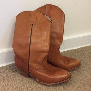 🌼ONE HOUR SALE🌼 Frye boots, size 7