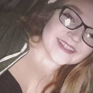 Meet your Posher, Lara