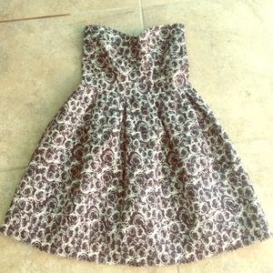 Black and whit rose dress