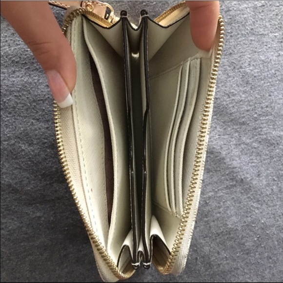 Michael Kors Wallet - Picture 2 of 2