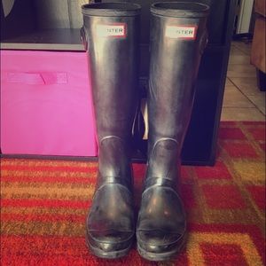 Black hunter rain boots.