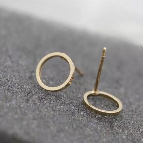 Minimalistic stud earrings in gold - Picture 1 of 3