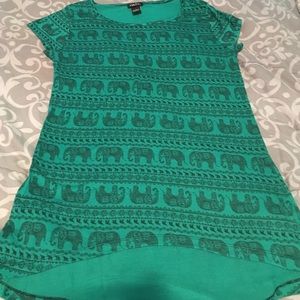 Size large long tee w/ elephants