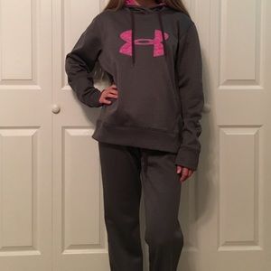 UNDER ARMOR Grey and Pink sweatshirt