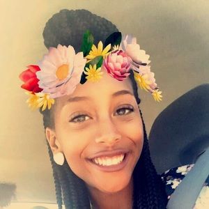 Meet your Posher, Nia