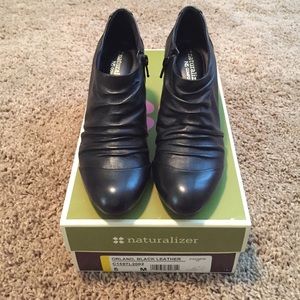 Naturalizer size 5 black bootie
