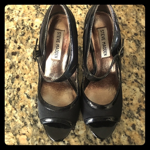 Steve Madden high heel black shoe