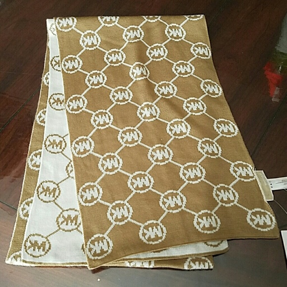 SOLD 🚫 Michael Kors Scarf