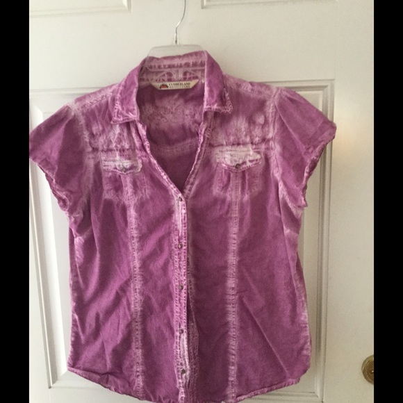 Cumberland Outfitters shirt with cap sleeves