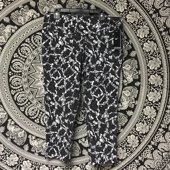 Nike Legend Dri-fit Capri pant