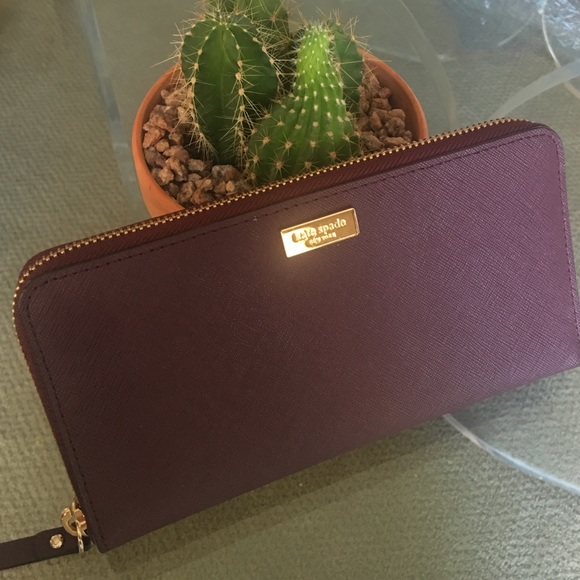 kate spade Handbags - ✨Kate Spade Neda Laurel Way Mulled Wine Wallet✨