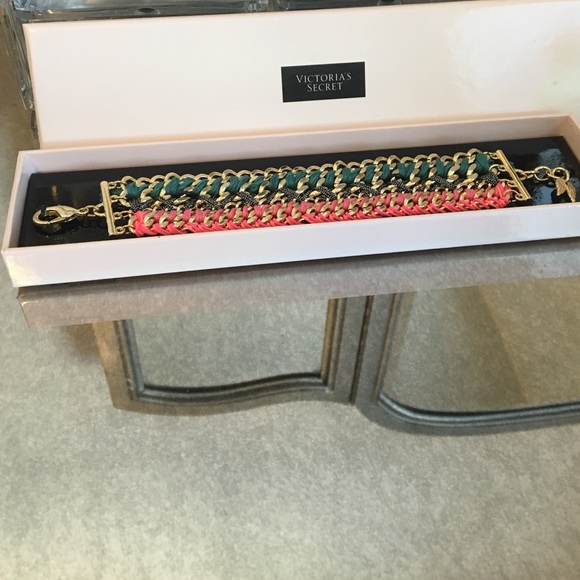 Bracelet - Picture 1 of 2