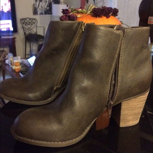 Brown High Ankle Zip-Up Boots