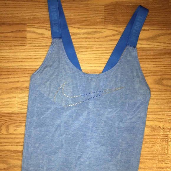 Nike running tank top! 😊 - Picture 2 of 4