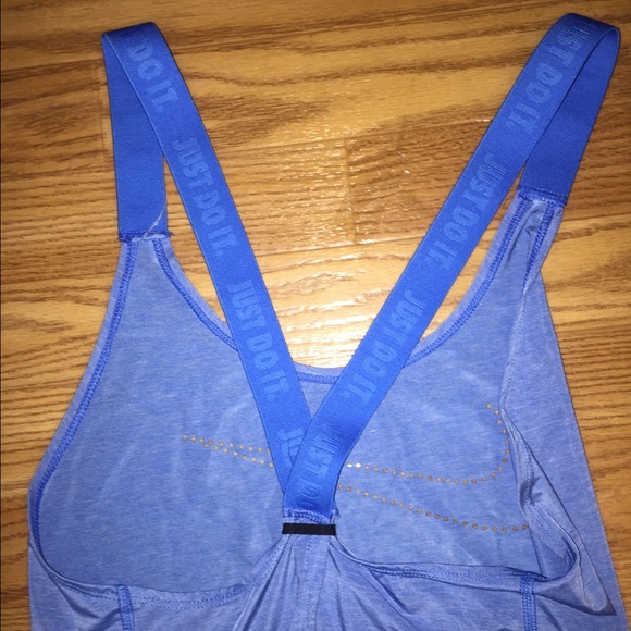 Nike running tank top! 😊 - Picture 3 of 4