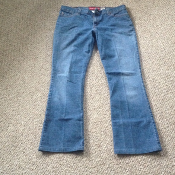 Never worn ! Low cut boot cut Levi's