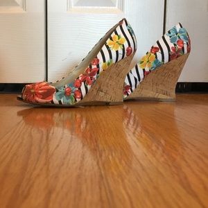 Nine West Peep Toe Striped flower wedges