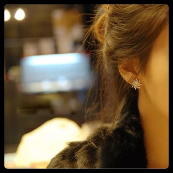 Silver Rhinestone Snowflake Earrings - Picture 4 of 6