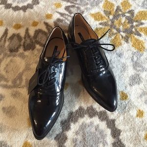 Patent leather pointy flat oxfords
