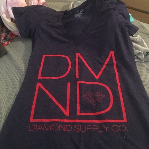 Diamond supply co v neck