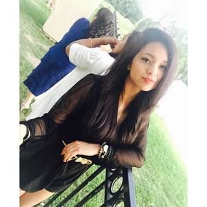 Meet your Posher, Lia