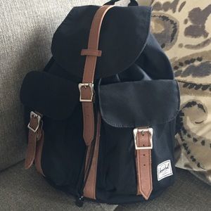 Hershel Medium Backpack in Black