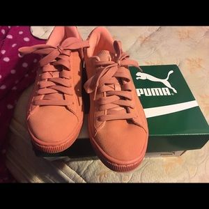 Peach puma . See description