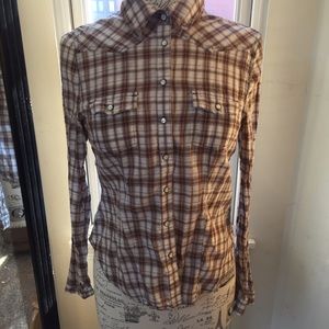 Extremely light weight, sheer shirt w/pearl snaps