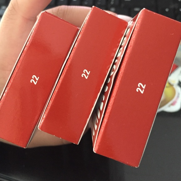 LAST ONE - Kylie Jenner Cosmetics "22" - Picture 2 of 4