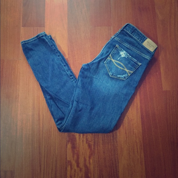 A&F slightly destroyed 2S skinny jeans