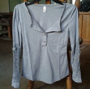 NWOT Cotton Blend Top w/Partially Laced Sleeves
