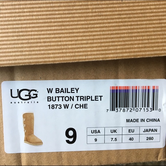 UGG Bailey Button Triplet, size 9, EUC - Picture 3 of 4