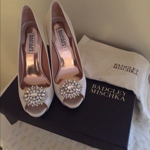 Badgley mischka pumps