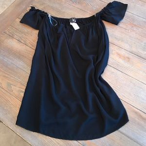 Low cut v neck off shoulder top