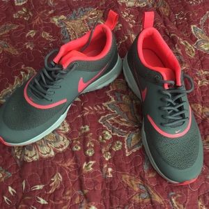 Grey/neon pink Nike Air Max