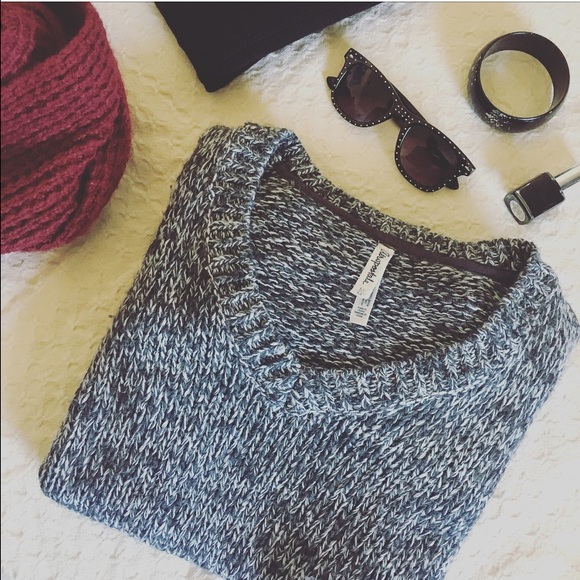Aeropostale Sweaters - Gray knit sweater