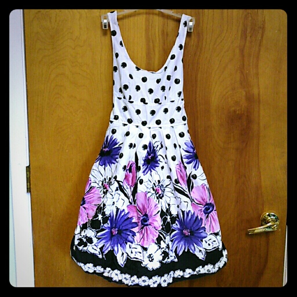 Pock-a-dot Flowery Artistic Dress