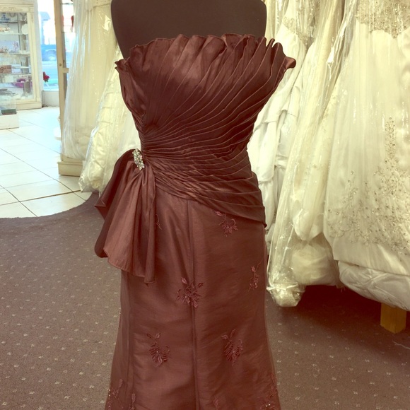 Rusty red gown - Picture 1 of 4