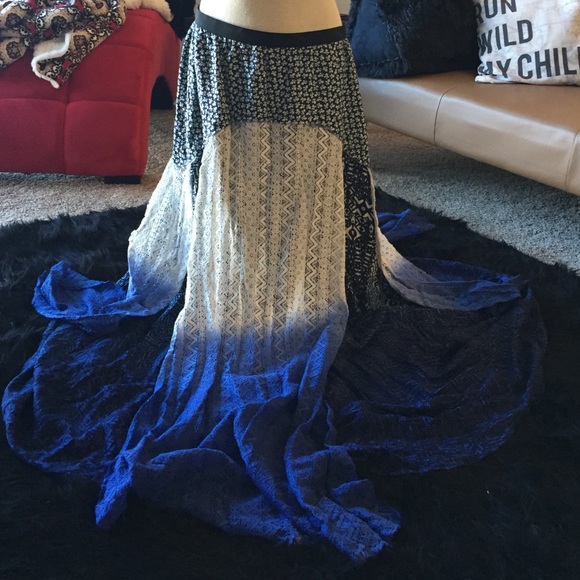 Gimmick blue lace and multi-patterned skirt