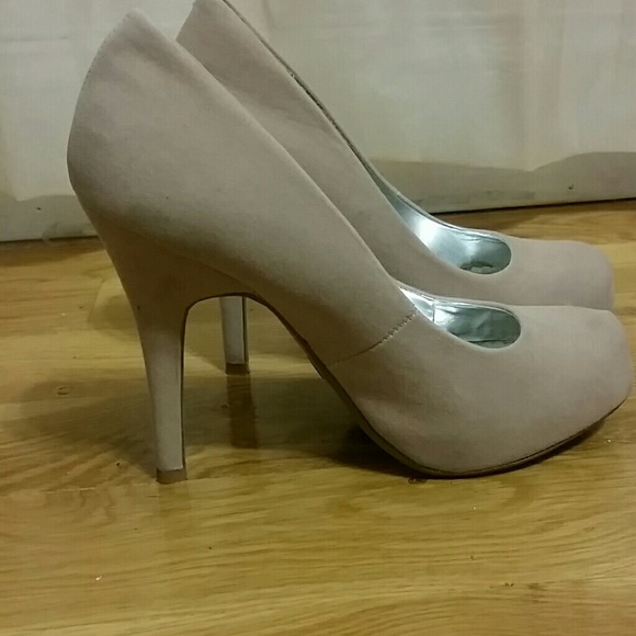Heels - Picture 1 of 3