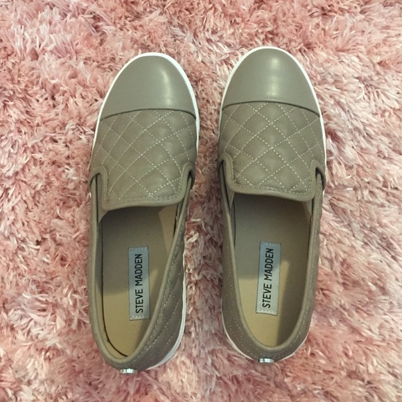 NWT Tan Beige Steve Madden Slip on sneakers