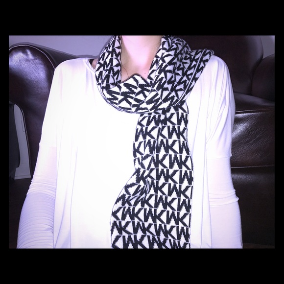 MK scarf - Picture 1 of 2