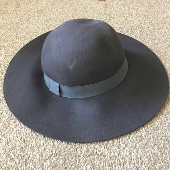 Floppy hat