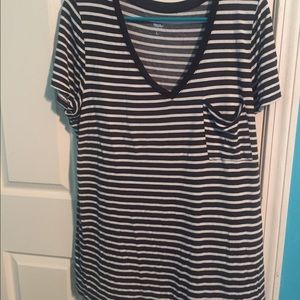 Black and white T-shirt