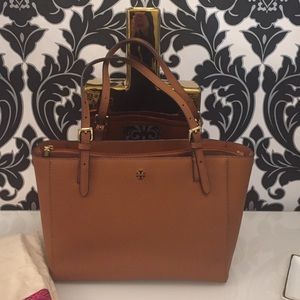 Tory Burch York Buckle Tote 👜