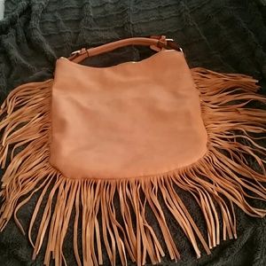 Fringe handbag from "BUCKLE"