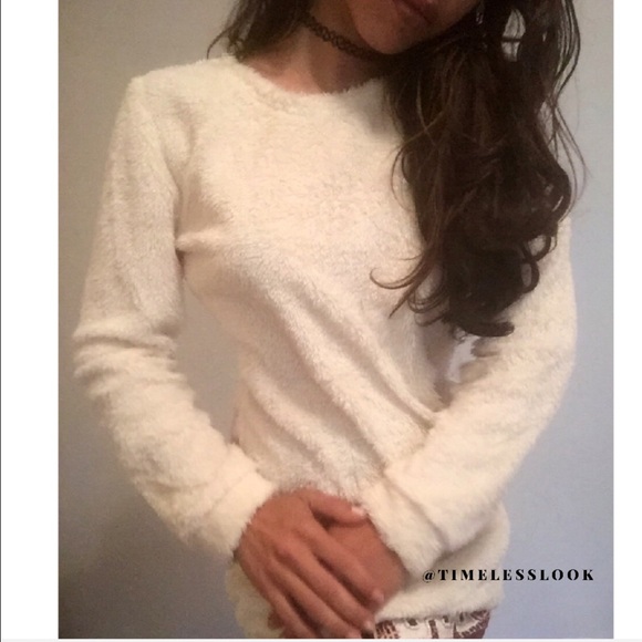 Fluffy fuzzy circle neck sweater - Picture 3 of 4