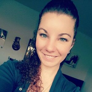 Meet your Posher, Courtney