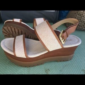 Woman shoe size 61/2